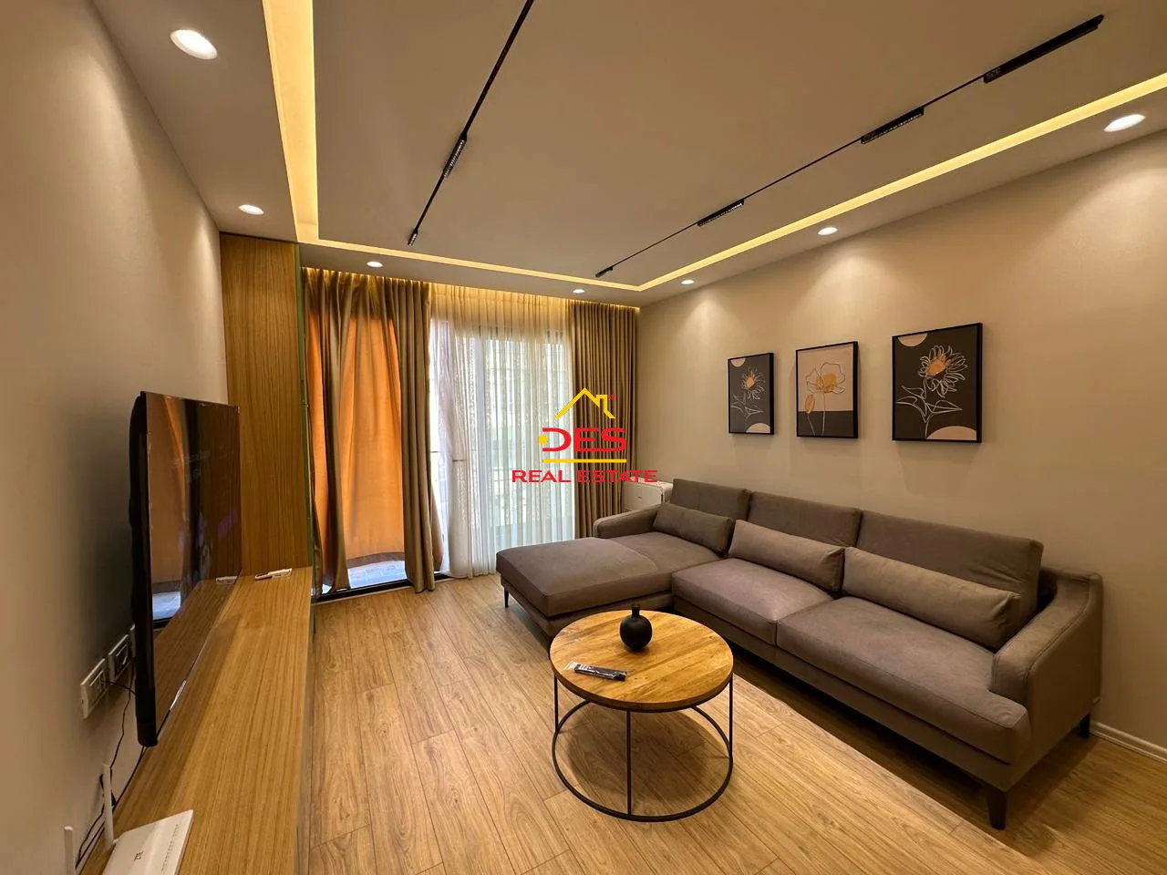 JEPET ME QIRA APARTAMENT LUKSOZ 1+1 NË LUNGOMARE, VLORË. 📍 Pranë Shkollës Së Marinës