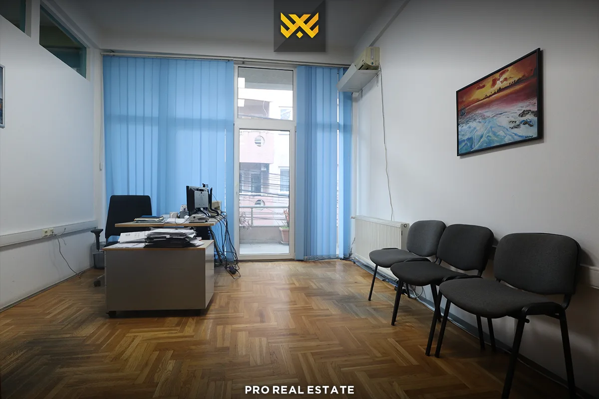 Objekt Zyrë 400m² me #QIRA në Aktash.