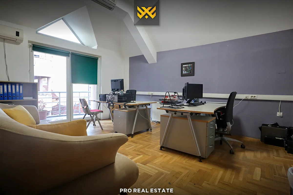 Objekt Zyrë 400m² me #QIRA në Aktash.