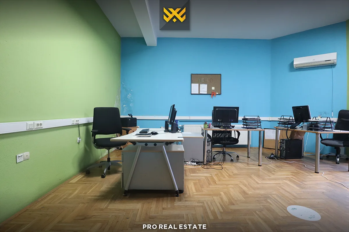 Objekt Zyrë 400m² me #QIRA në Aktash.
