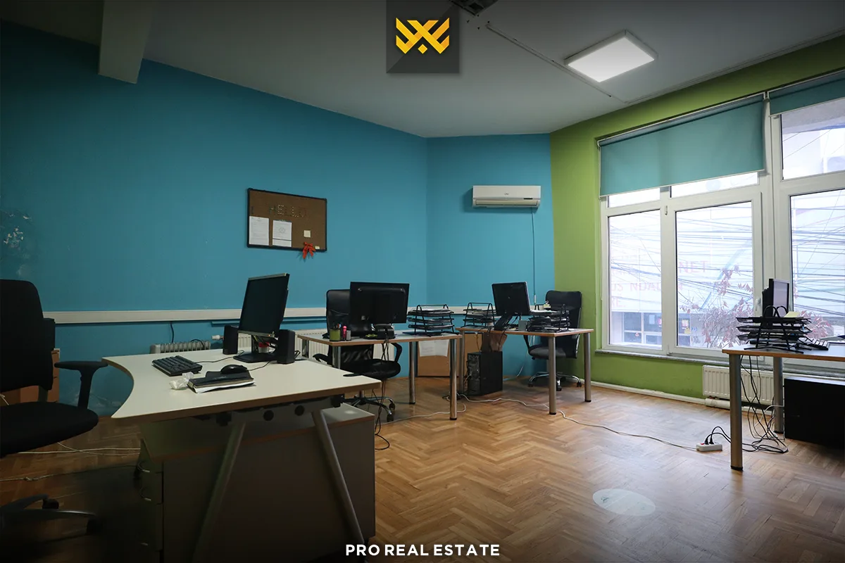 Objekt Zyrë 400m² me #QIRA në Aktash.