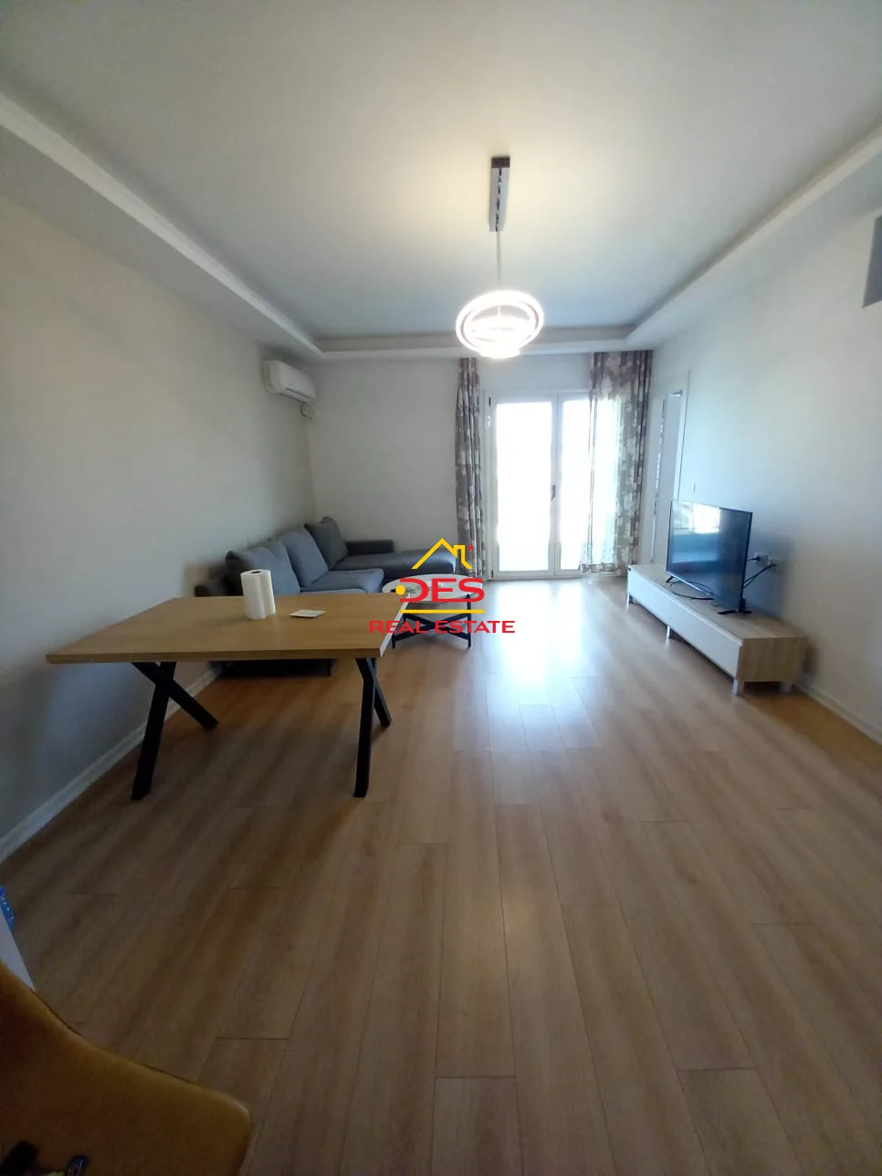Jepet me qira apartament 2+1 në skel pranë hotel martinit.