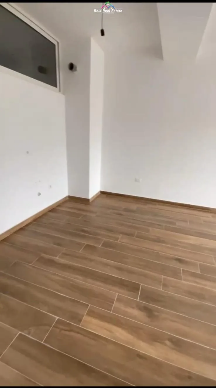 Zyre Me Qera 2+1 tek Kompleksi Arlis, Farmacia 10 (ID BZ2507) Tirane.