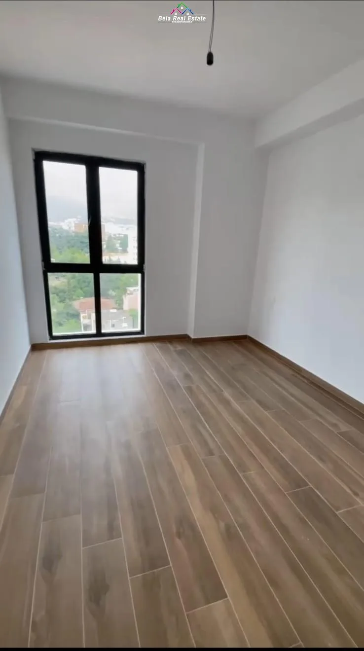 Zyre Me Qera 2+1 tek Kompleksi Arlis, Farmacia 10 (ID BZ2507) Tirane.