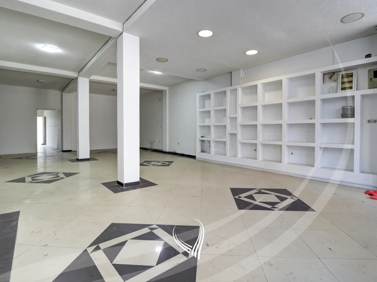 Lokal 400m2 me qira në lagjen Bregun e Diellit