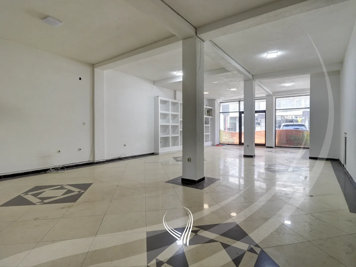 Lokal 400m2 me qira në lagjen Bregun e Diellit