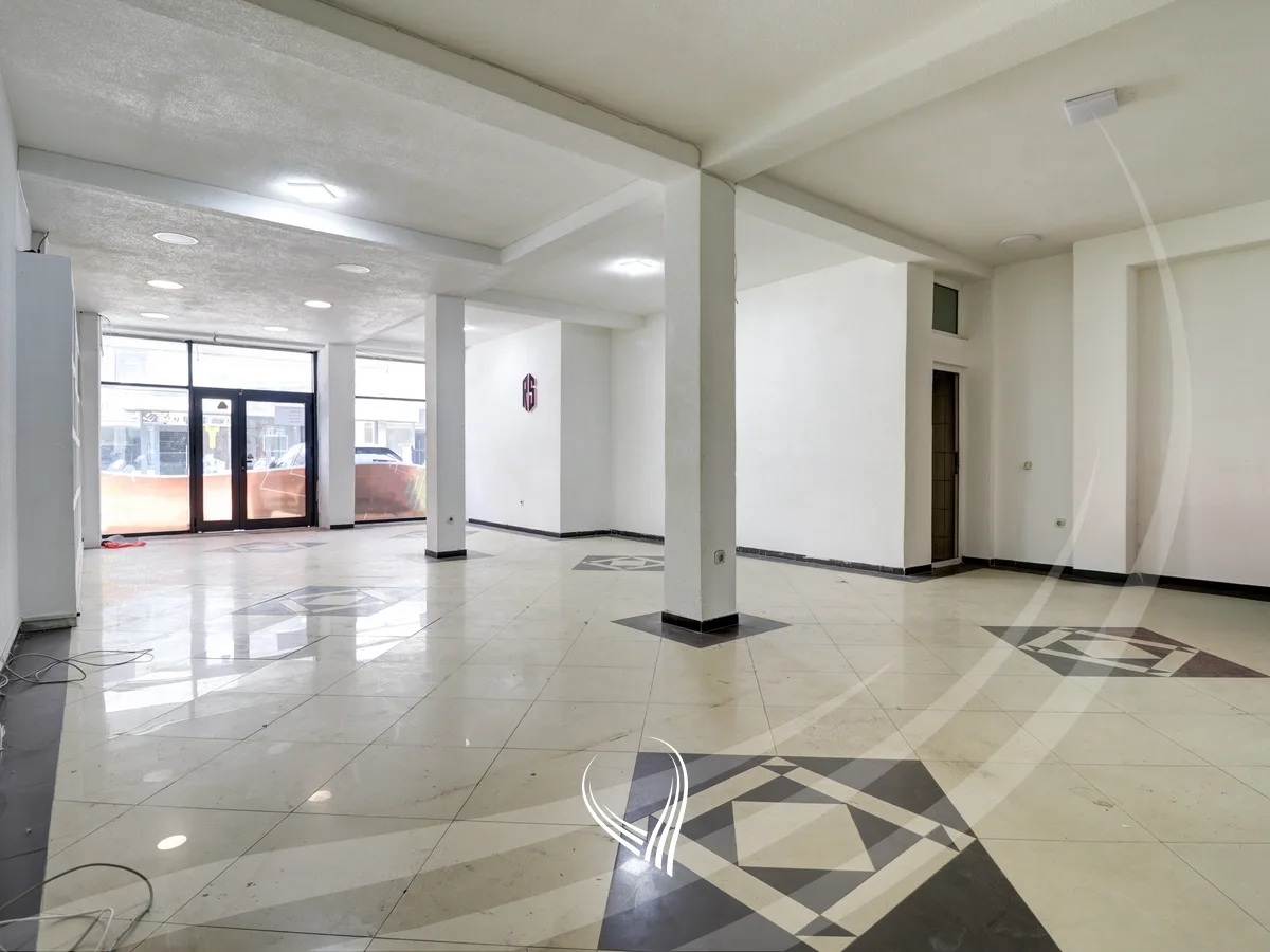 Lokal 400m2 me qira në lagjen Bregun e Diellit