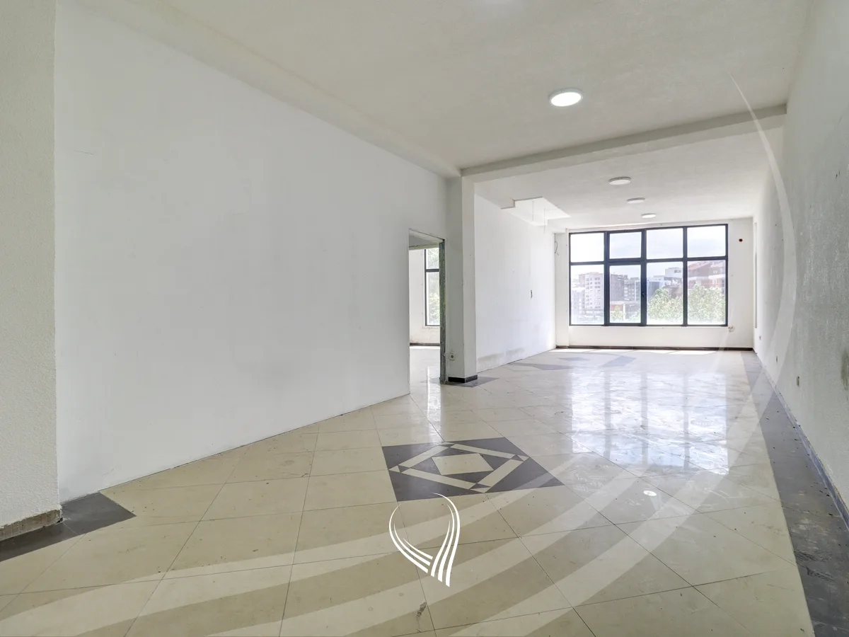 Lokal 400m2 me qira në lagjen Bregun e Diellit