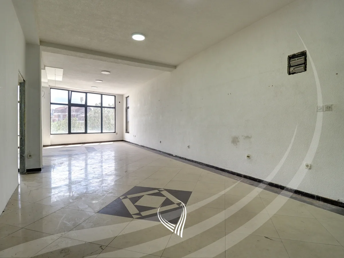 Lokal 400m2 me qira në lagjen Bregun e Diellit
