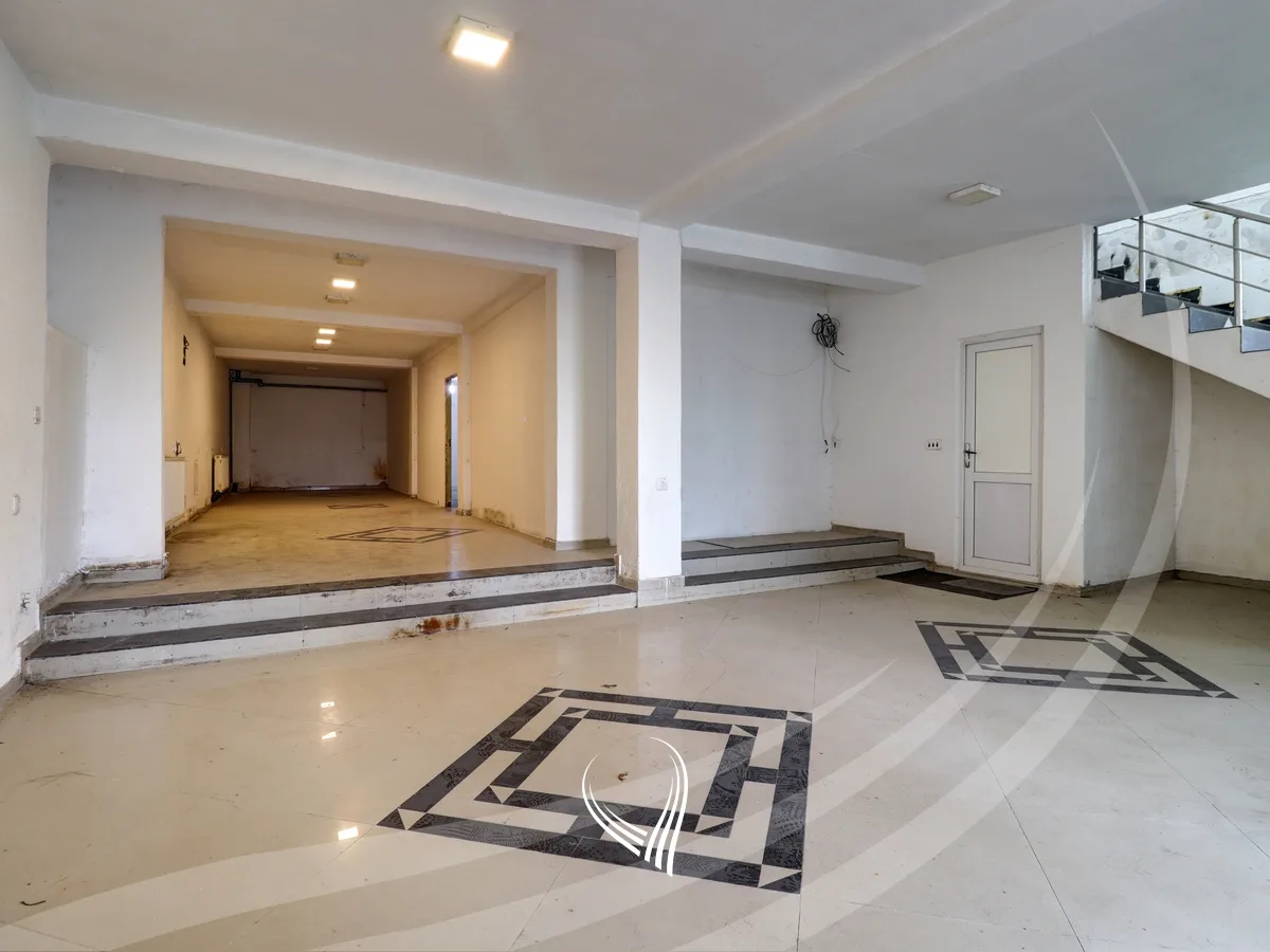Lokal 400m2 me qira në lagjen Bregun e Diellit
