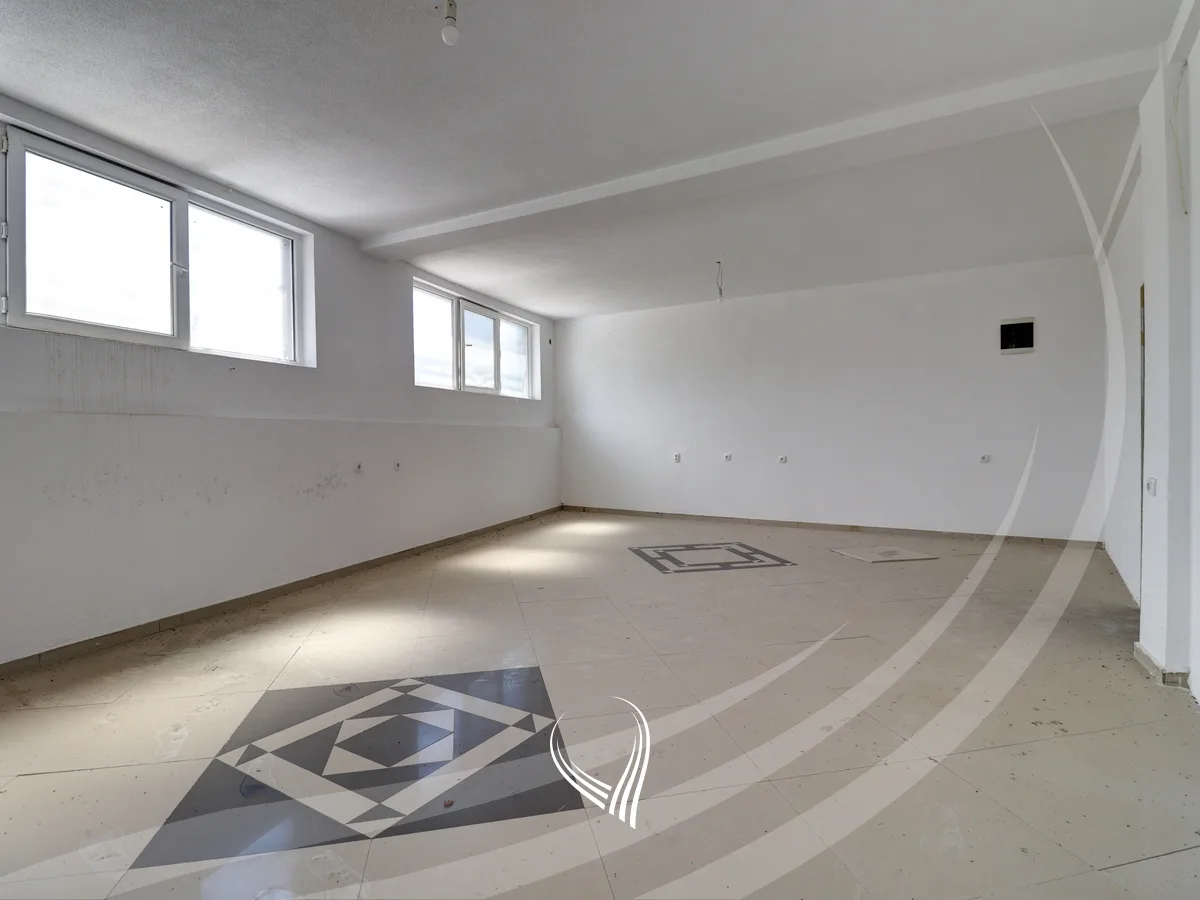 Lokal 400m2 me qira në lagjen Bregun e Diellit