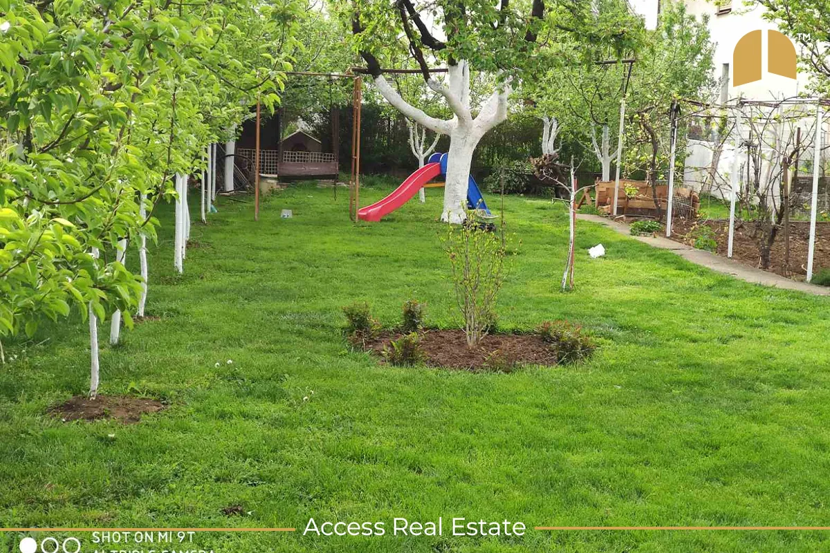 Shtëpi në SHITJE me FLETË POSEDUESE 330m² dhe 10 Ari Truall - Hajvali