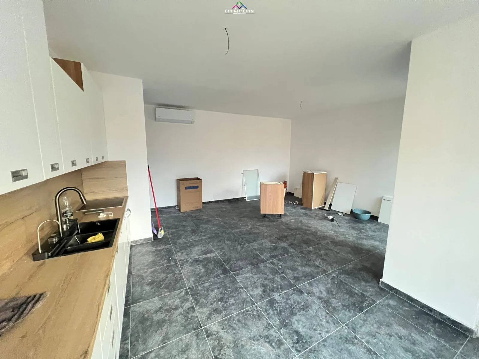 Zyre Me Qera 2+1 Tek Zogu i Zi (ID BZ2728) Tirane