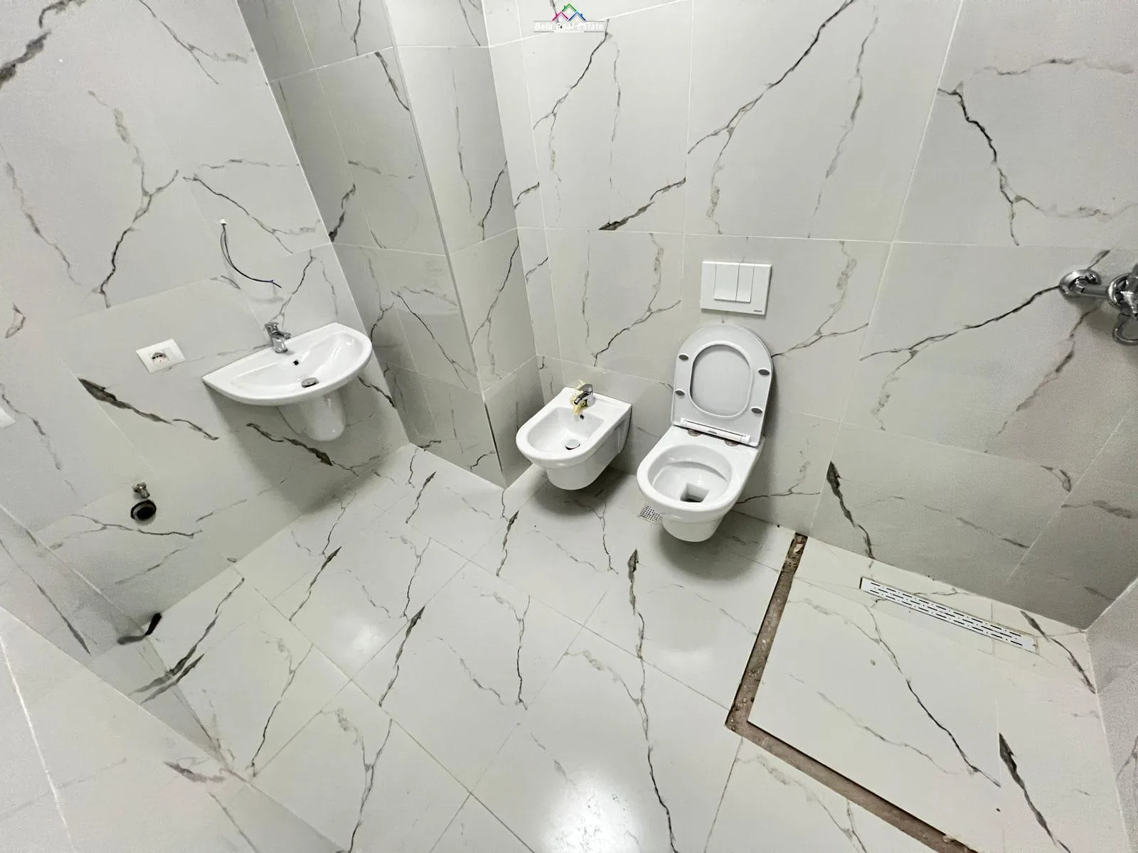 Zyre Me Qera 2+1 Tek Zogu i Zi (ID BZ2728) Tirane