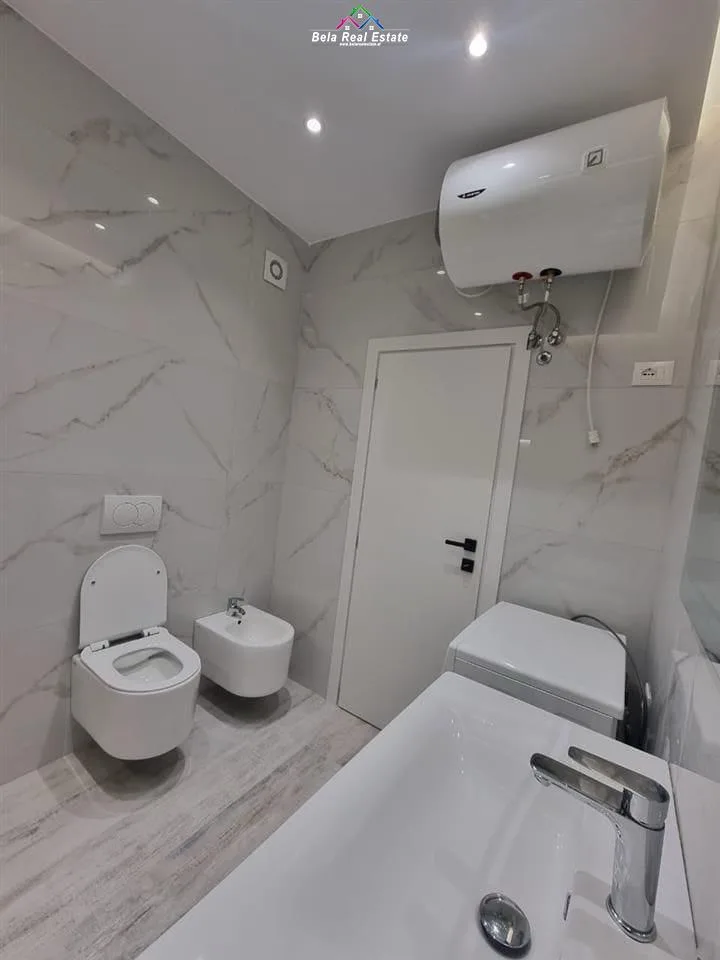 Apartament Me Qera 1+1 Tek Komuna e Parisit (ID B2101007) Tirane