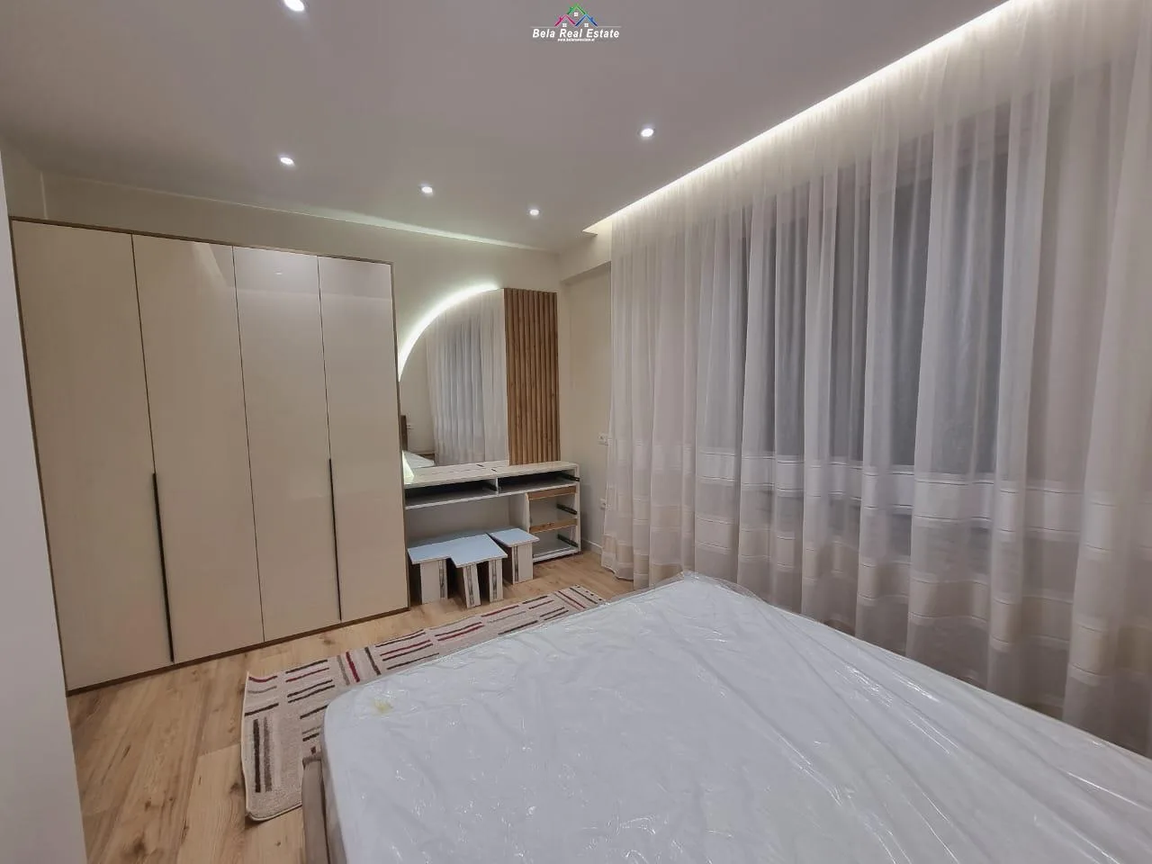 Apartament Me Qera 1+1 Tek Komuna e Parisit (ID B2101007) Tirane