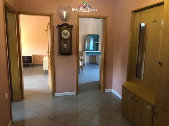 Jepet Me Qera Apartament 2+1 Tek Rruga e Durresit (ID B220285) Tirane