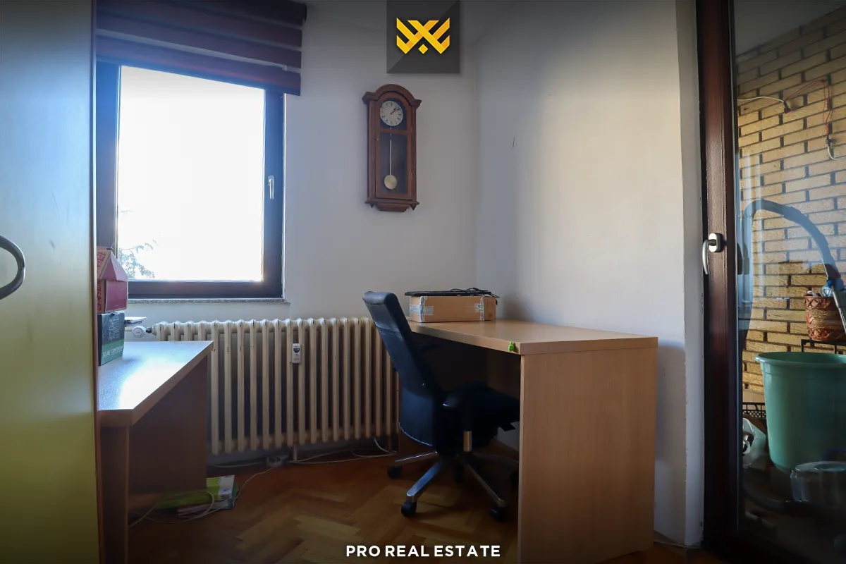 Banesë / Zyrë 150m² me #QIRA në Dardani.