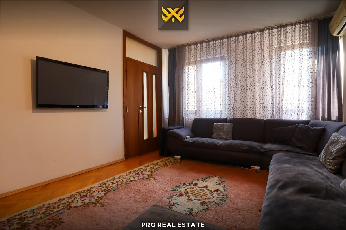 Banesë / Zyrë 150m² me #QIRA në Dardani.