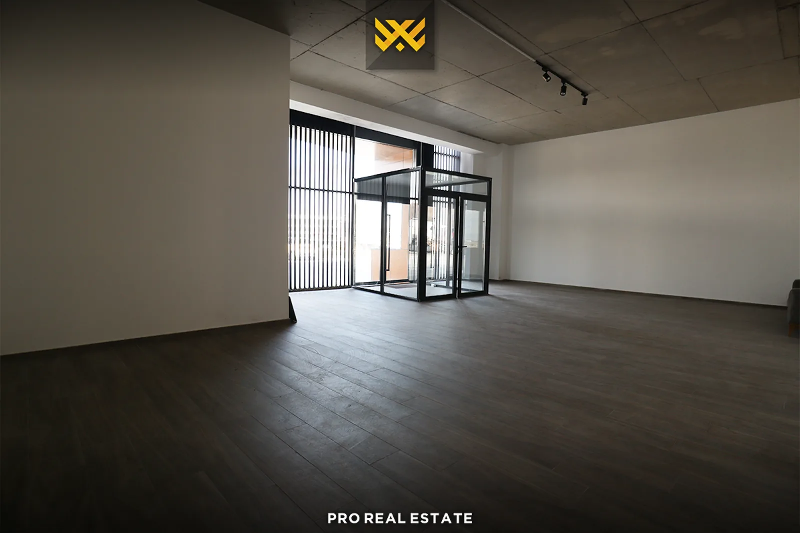 Lokal 820m² me #QIRA në Sllatinë.