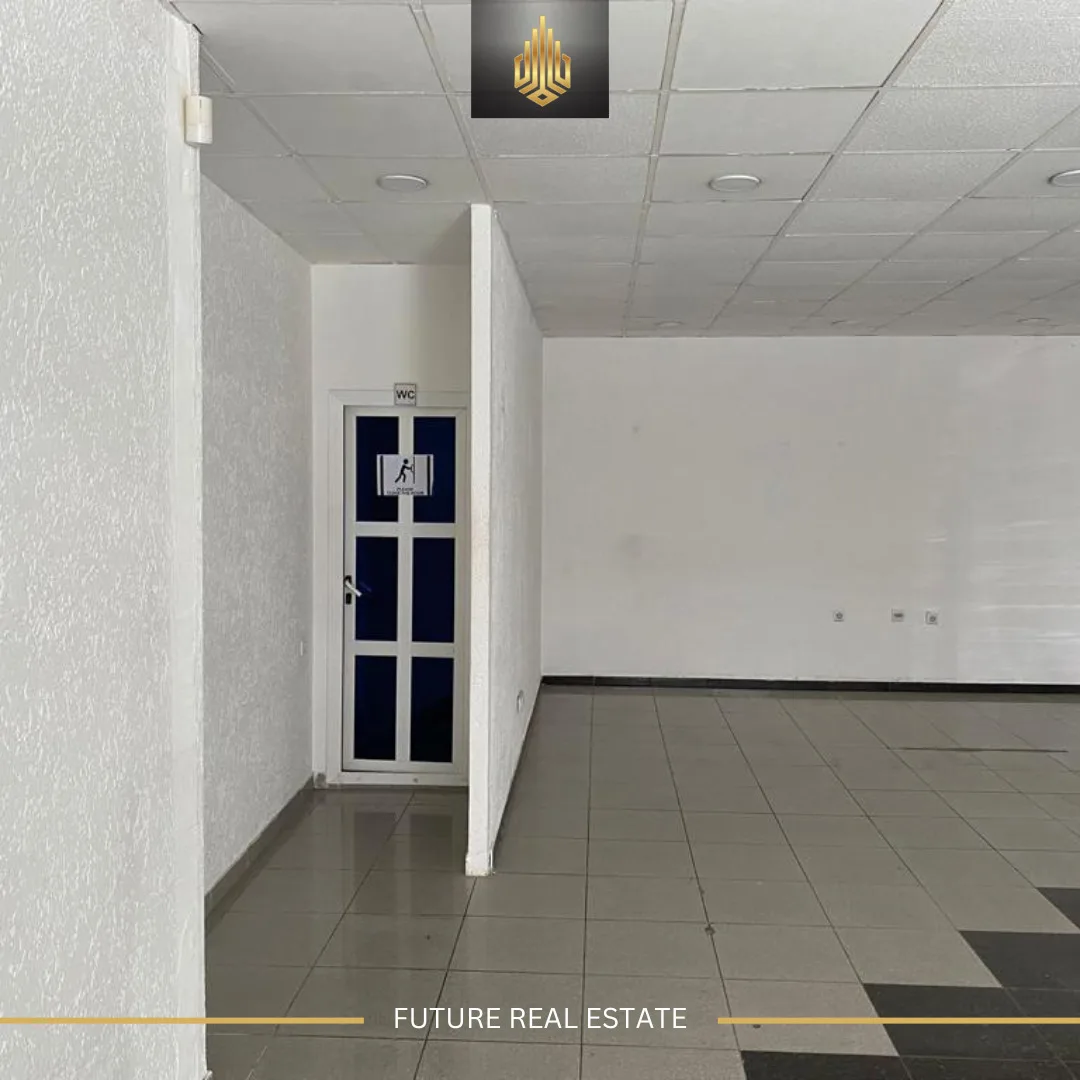 Lokal me QERA/83m²