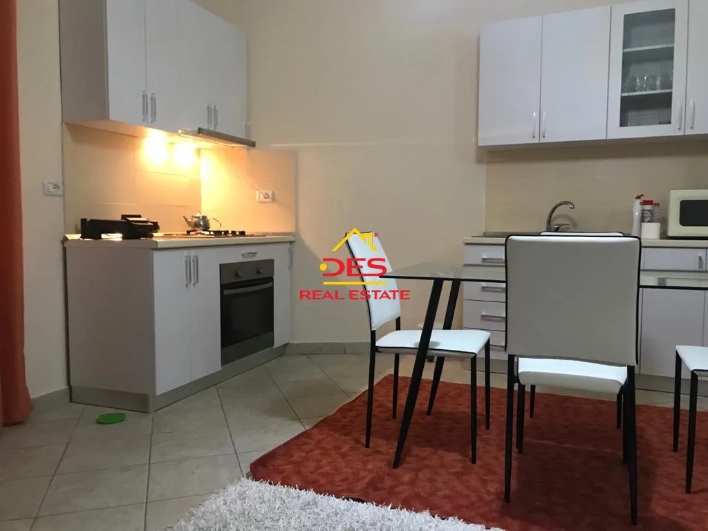 Shitet apartament 1+1 në qendër, shëngjin