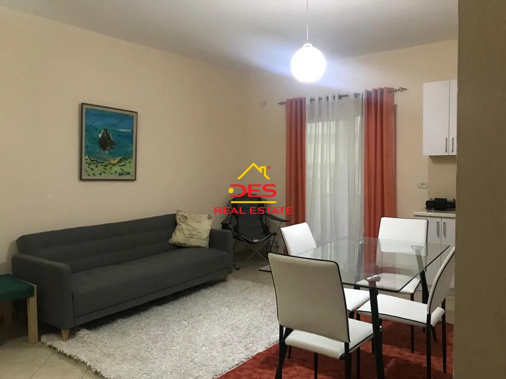 Shitet apartament 1+1 në qendër, shëngjin