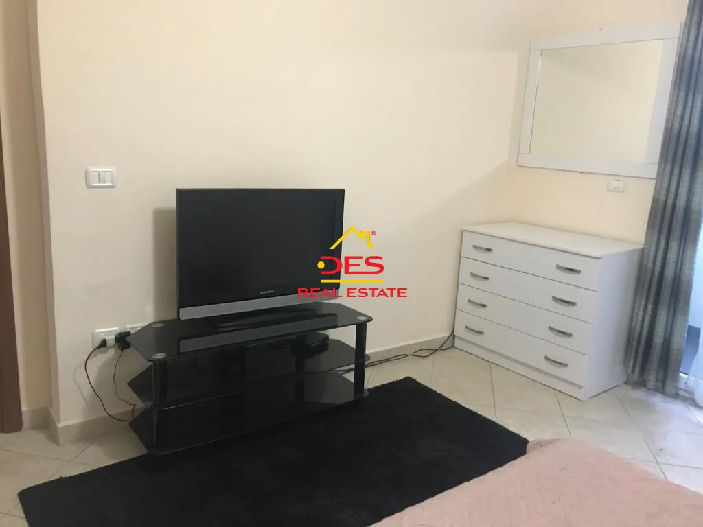 Shitet apartament 1+1 në qendër, shëngjin