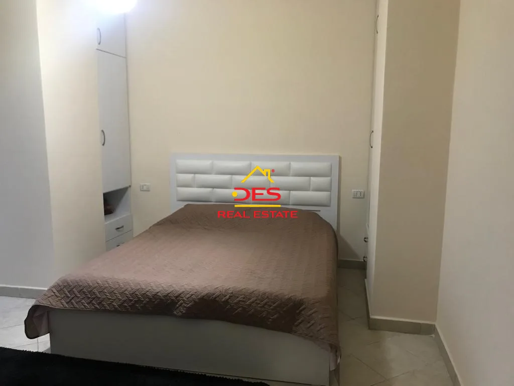Shitet apartament 1+1 në qendër, shëngjin