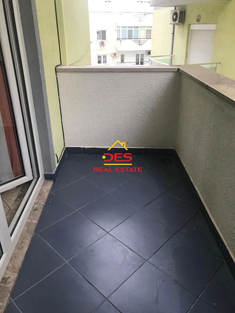 Shitet apartament 1+1 në qendër, shëngjin