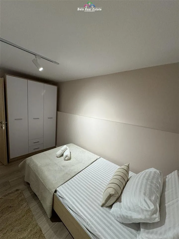 Vile me qera 2+1 prane Kompleksit Grand (ID BV22517) Tirane