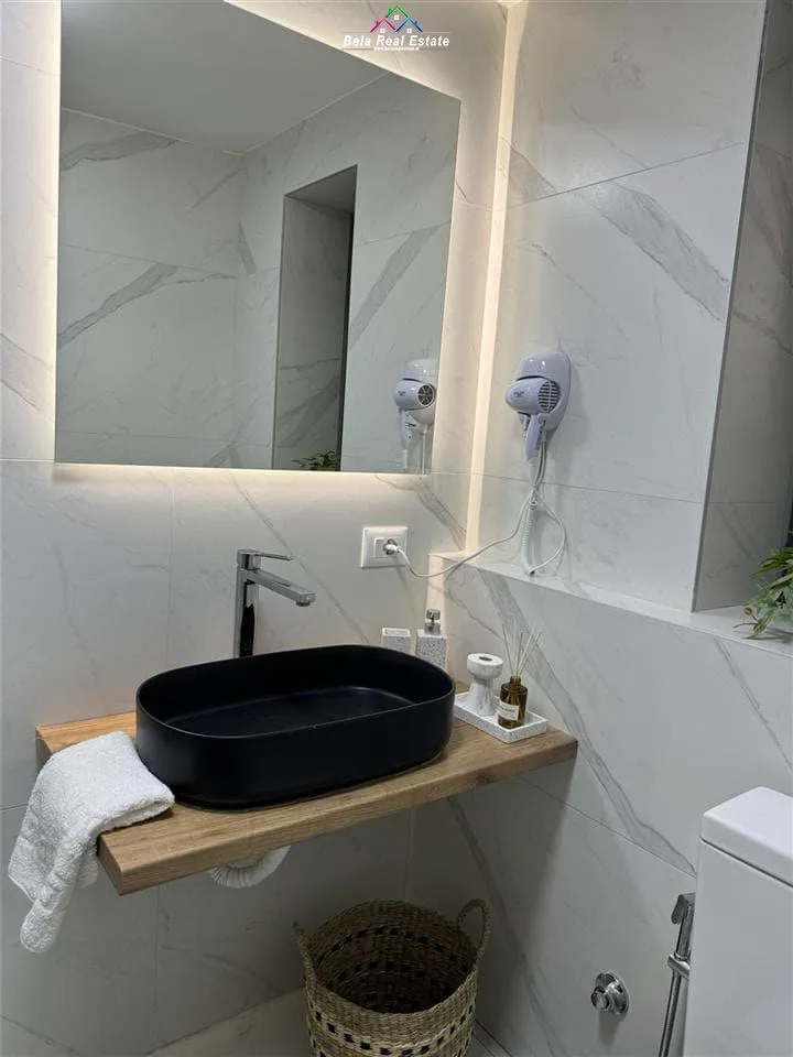 Vile me qera 2+1 prane Kompleksit Grand (ID BV22517) Tirane