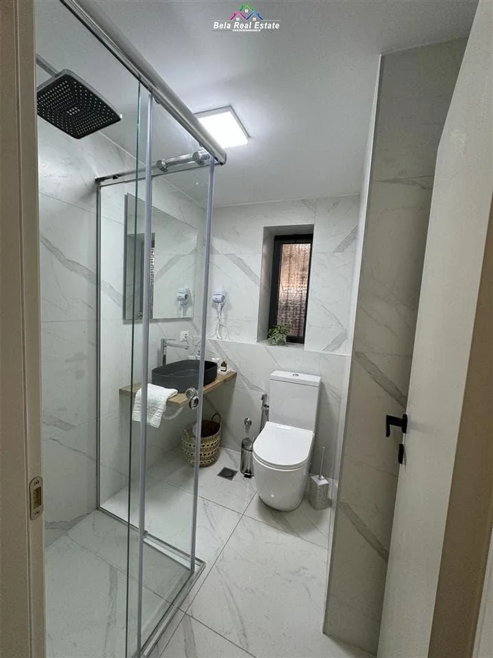 Vile me qera 2+1 prane Kompleksit Grand (ID BV22517) Tirane