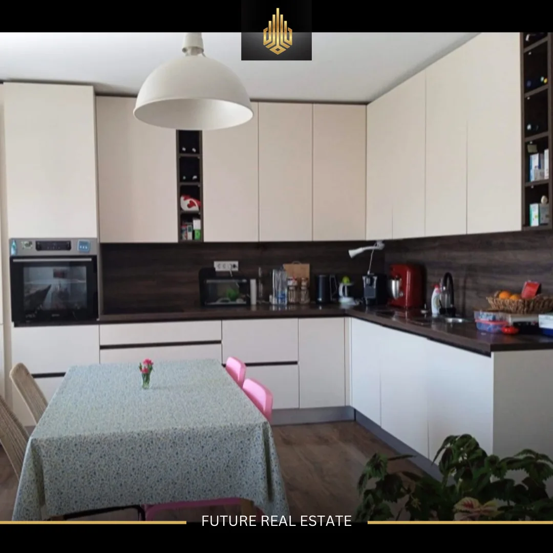Shtëpi në SHTIJE/310m²