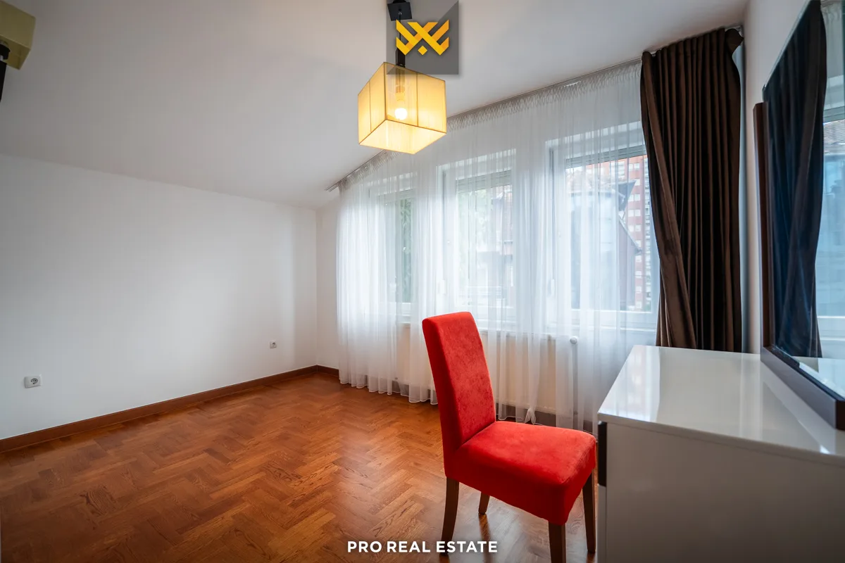 Shtëpi 730m² për #SHITJE në Lagjen e Profesorëve