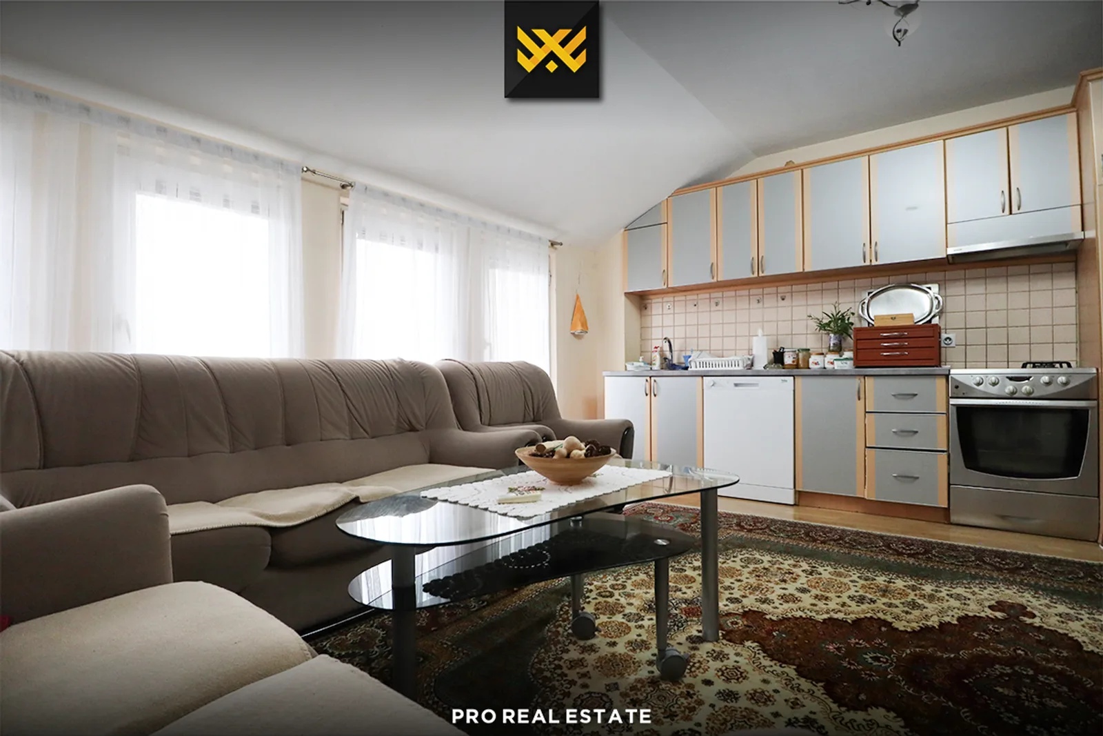 Banesë – Zyre 123m² me #QIRA në Qendër.