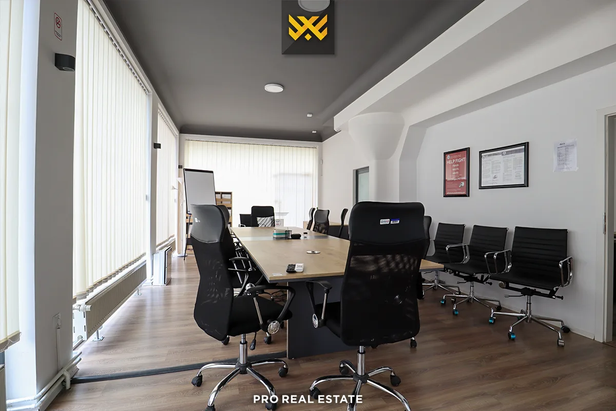 Shtëpi - Zyrë 540m² me #QIRA në Pejton.