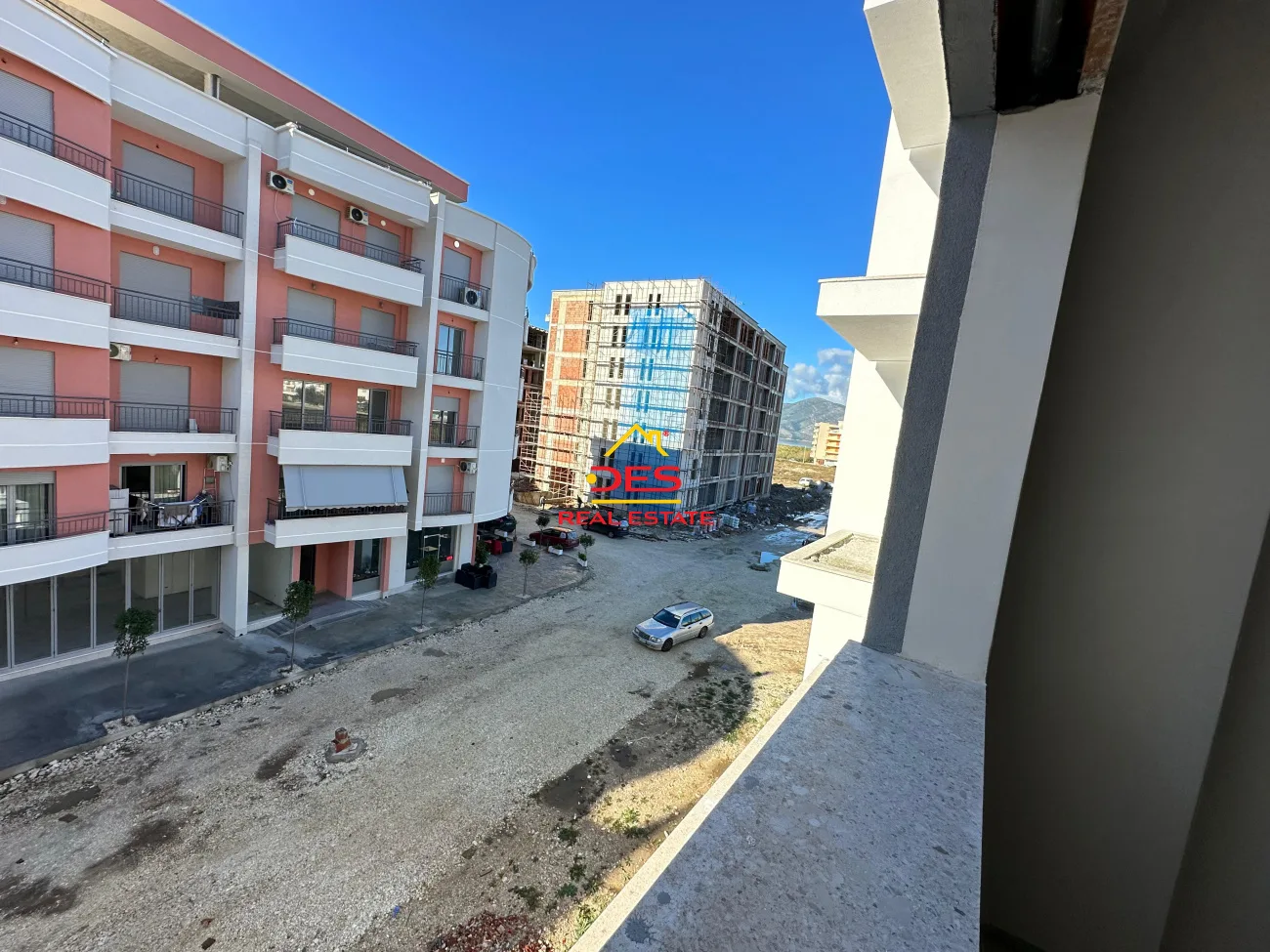 Shitet apartament 2+1 me këste në orikum
