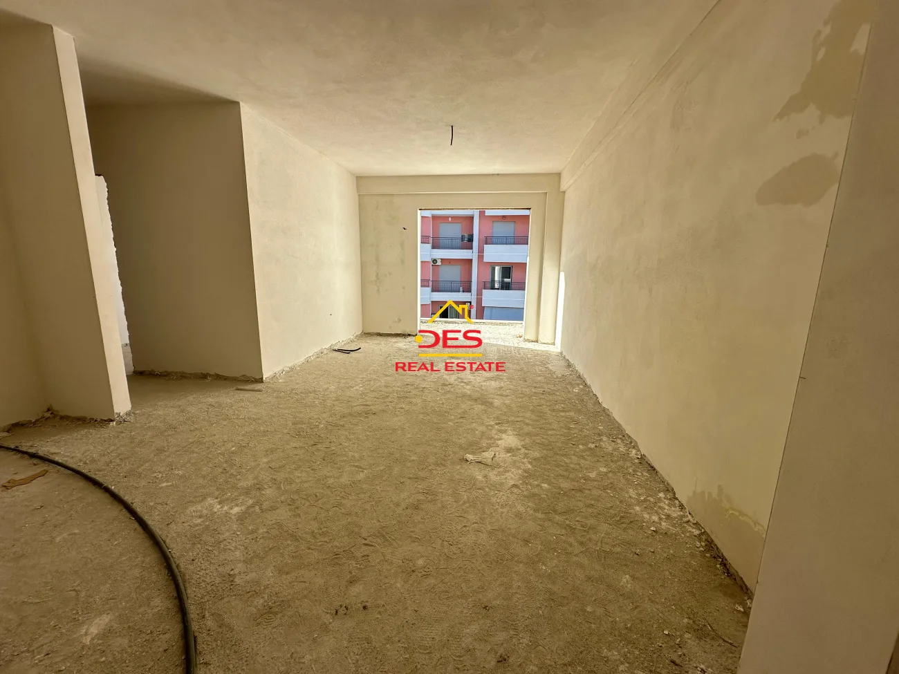 Shitet apartament 2+1 me këste në orikum