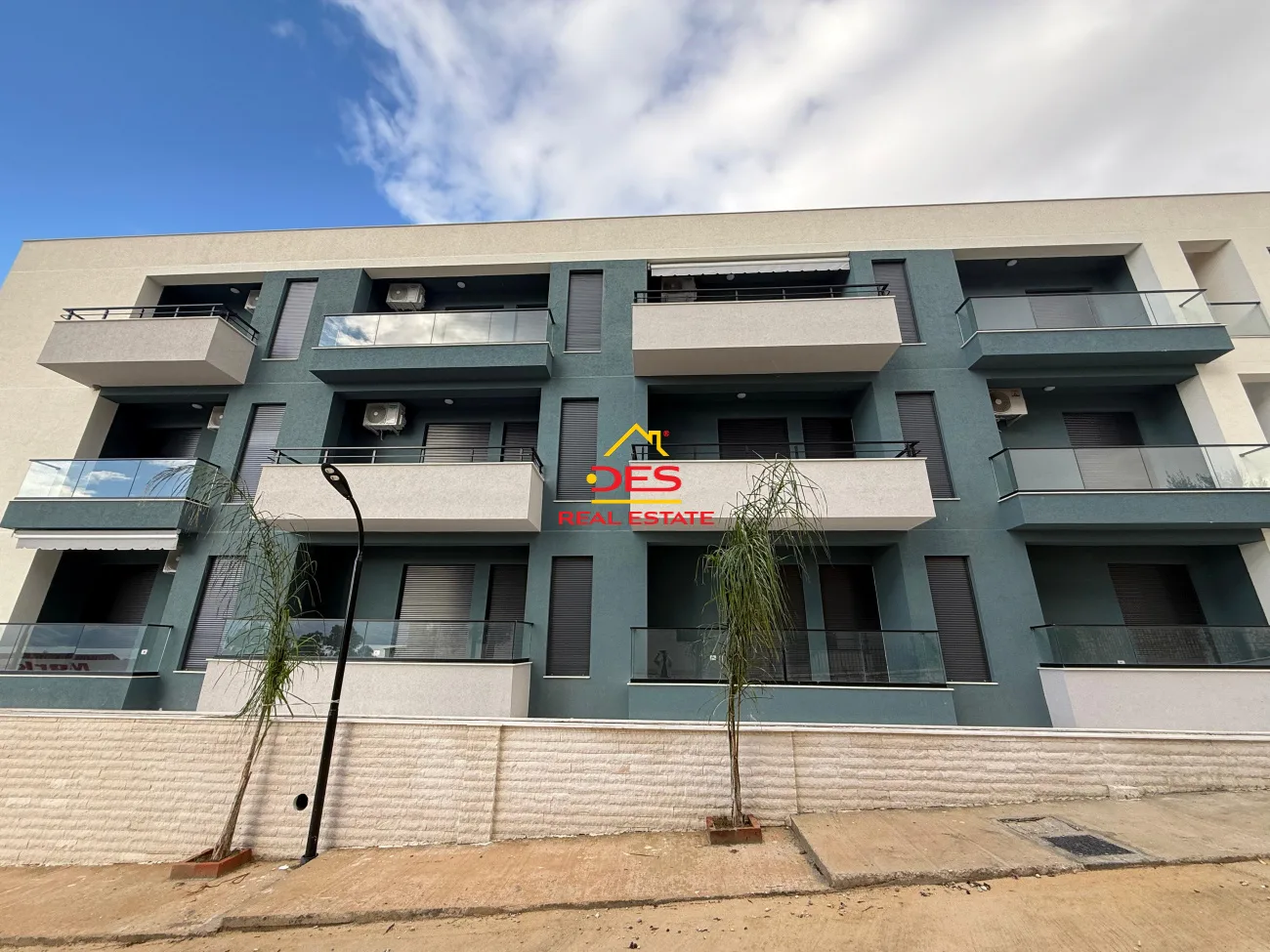 Shitet apartament 1+1 në radhimë ,vlorë.