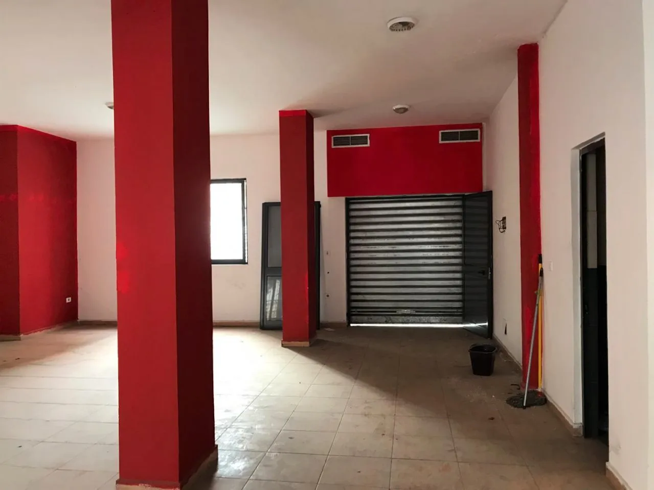 Shitet ambient biznesi, rr. ferit xhajko, tiranë