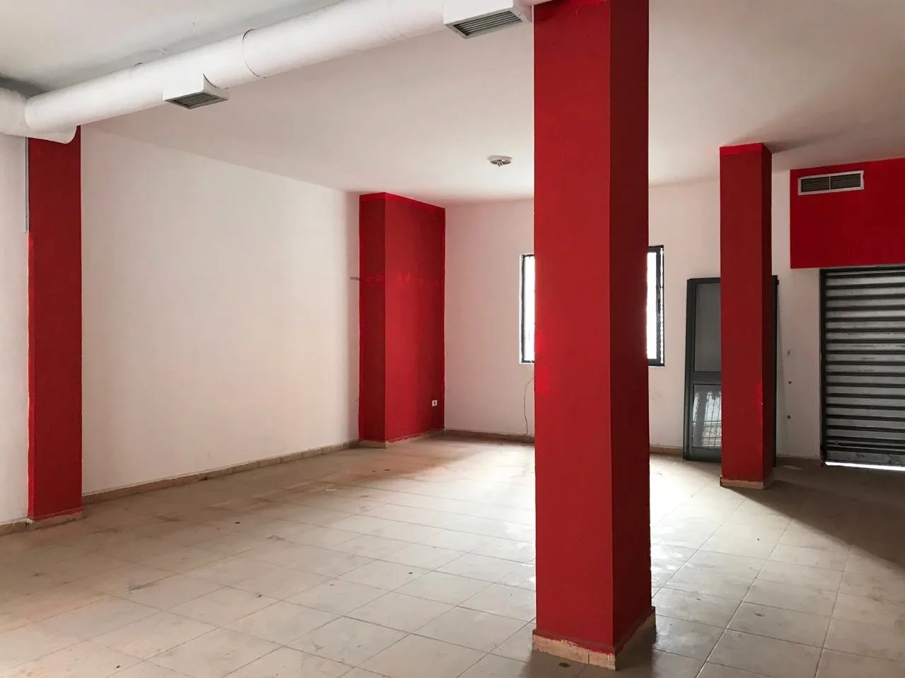 Shitet ambient biznesi, rr. ferit xhajko, tiranë