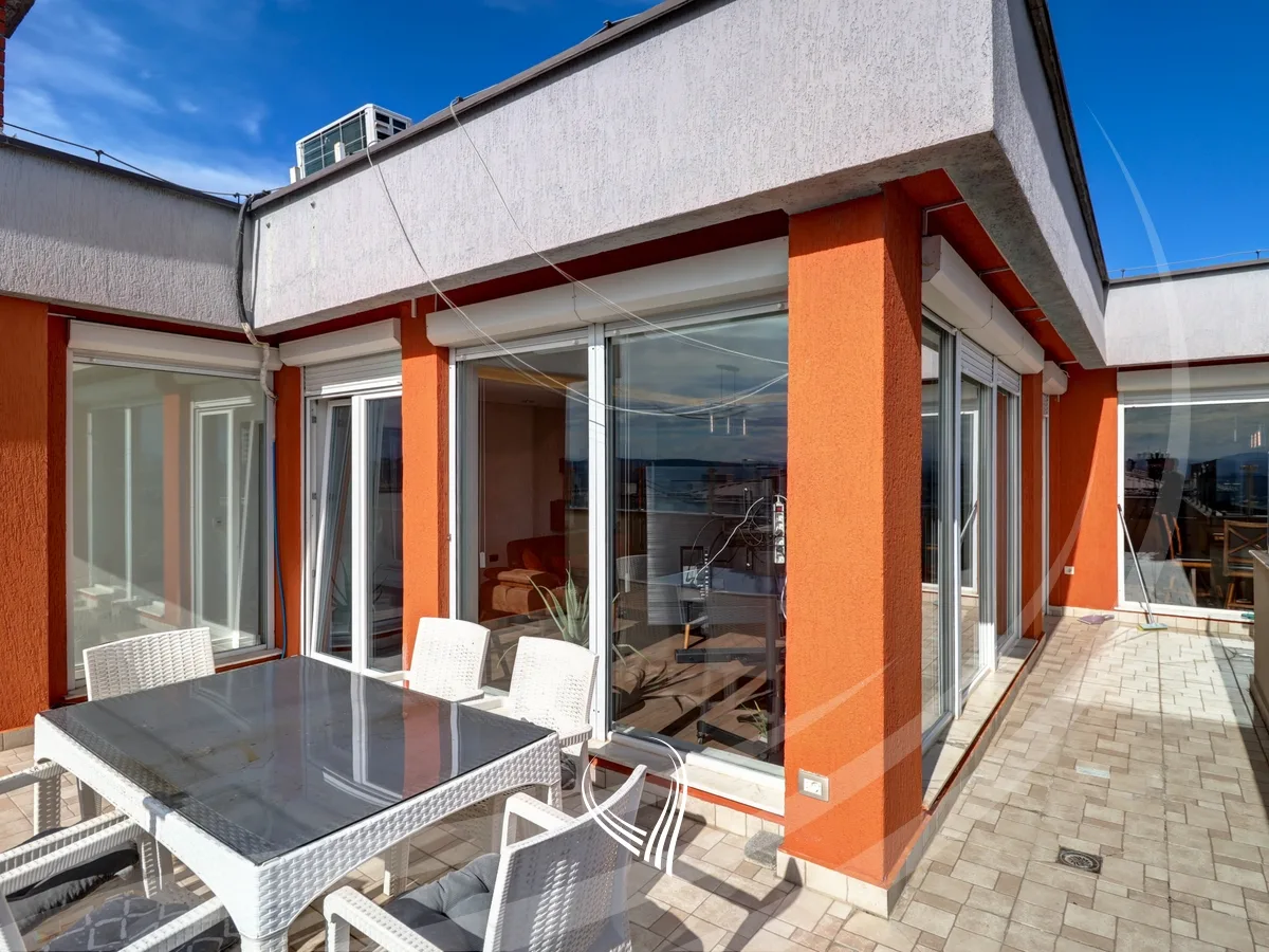 Penthouse 232m2 në shitje në lagjen Arbëria – Dragodan