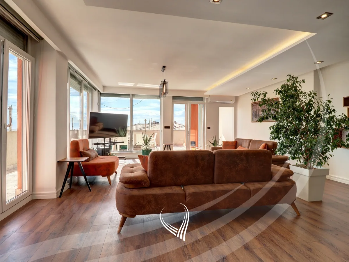 Penthouse 232m2 në shitje në lagjen Arbëria – Dragodan