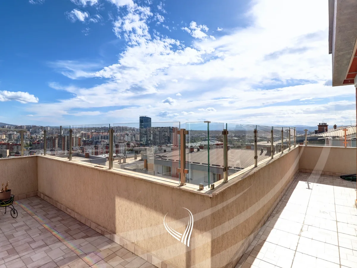 Penthouse 232m2 në shitje në lagjen Arbëria – Dragodan
