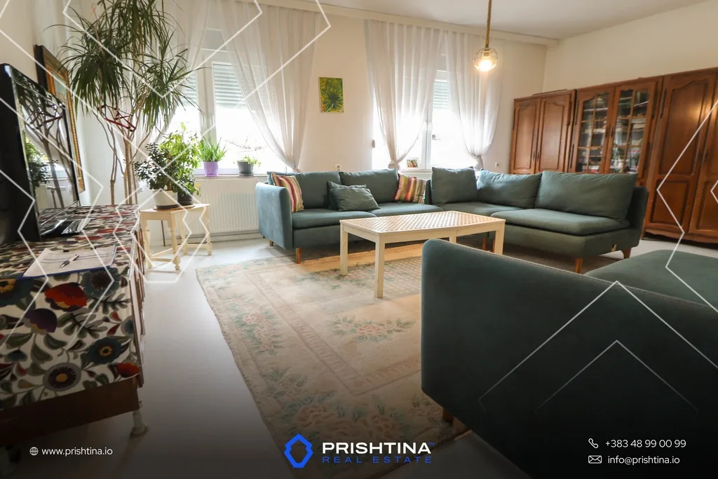 Shtëpi me qira 300m² në Qendër