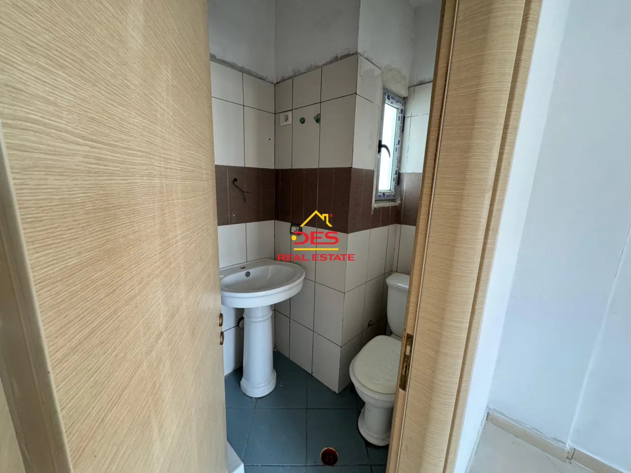 Shitet apartament 2+1+2 te bishti i kalldremit,vlorë