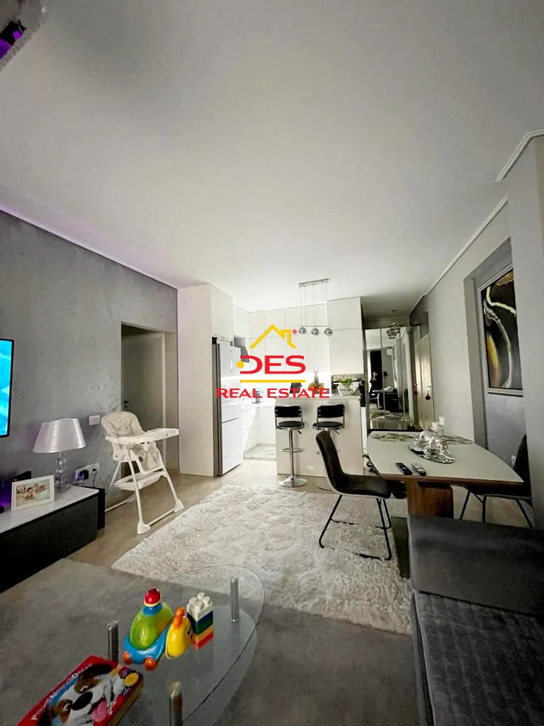 SHITET APARTAMENT 2+1 NË LUNGOMARE,VLORË 🌅 Me pamje nga deti