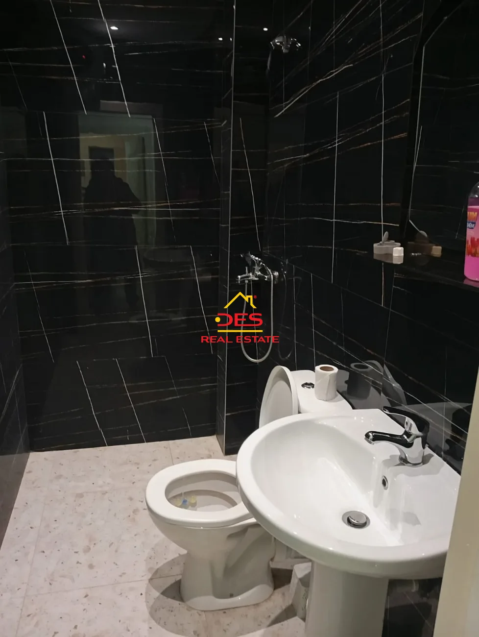 Shitet studio ne sarande