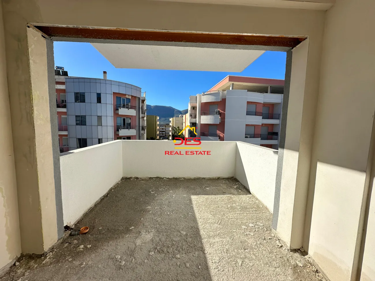 Shitet apartament 1+1 me këste në orikum